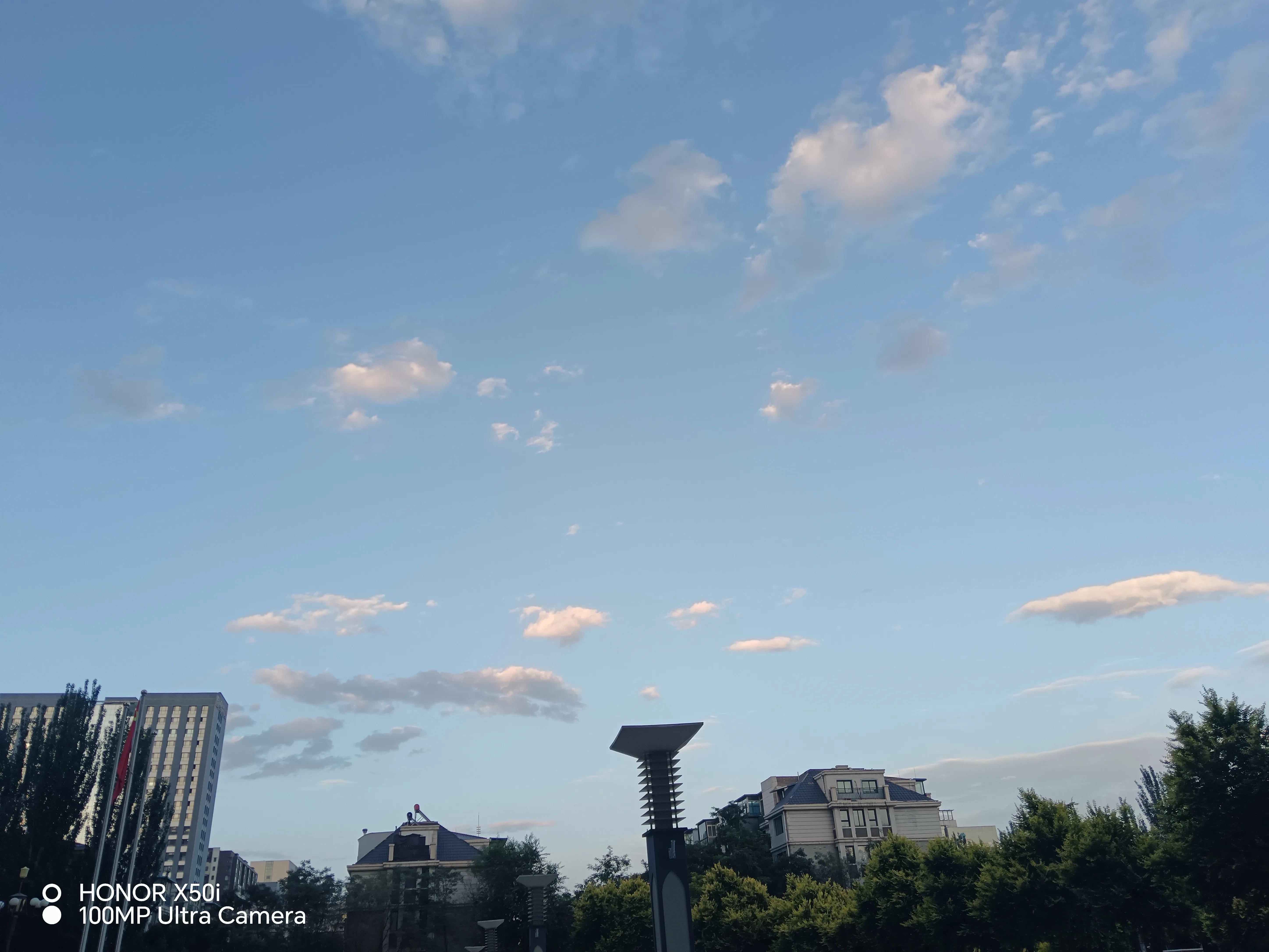 荣耀x50i拍照续航游戏测评,荣耀x50i像素好吗