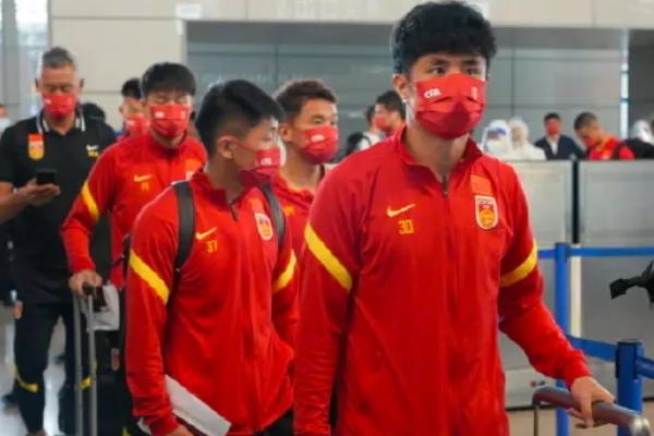 国足1-3败越南球迷痛哭,国足惨输越南的教训