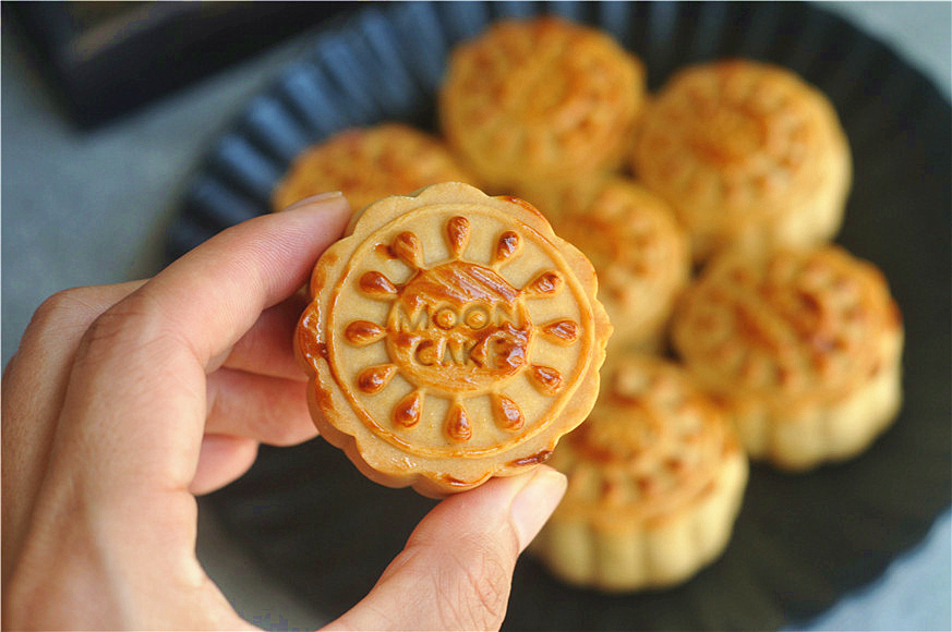 自制月饼发硬怎么回事,自制月饼分馅小妙招