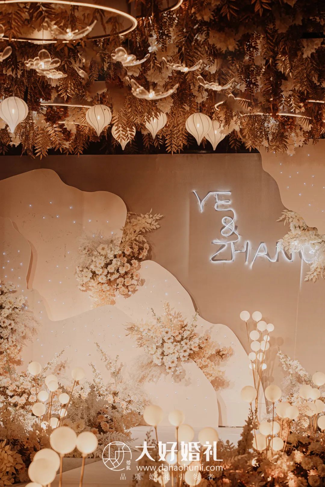 香槟金婚礼甜品台,香槟金咖色婚礼效果图