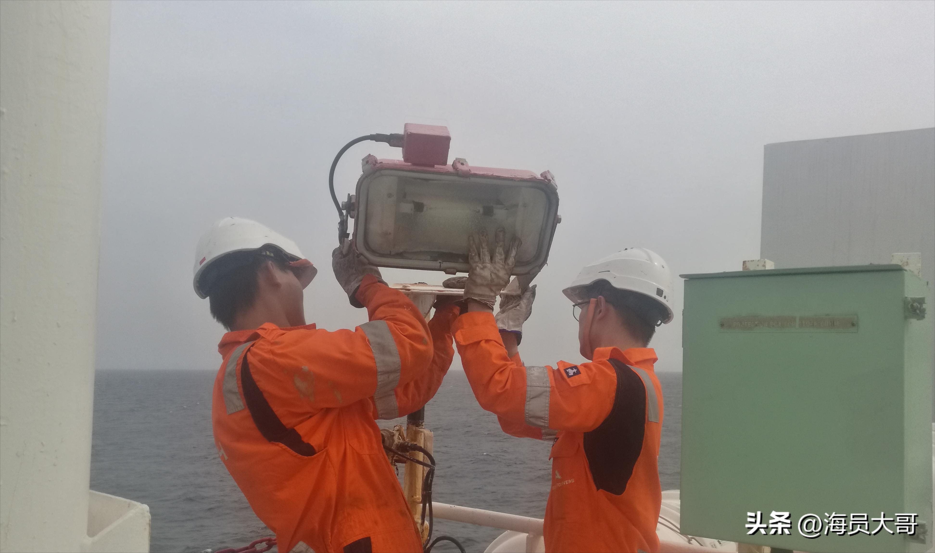 船运3亿斤煤抵达荷兰，船员船上18个月未回家，终让大使馆送回家