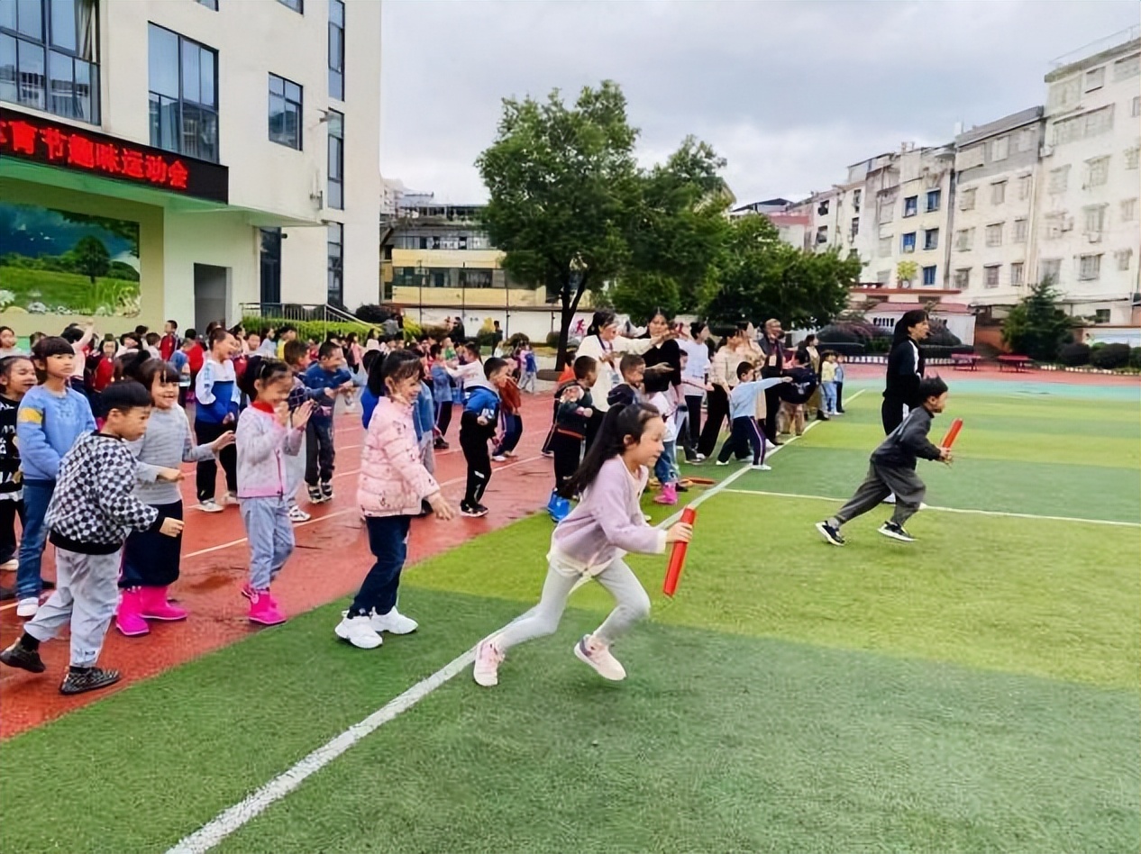 奋进新征程做好接班人实验小学,实验小学心向祖国