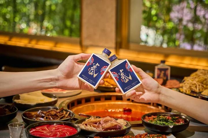 小武仙冠名商球队，现身2022第七届“深圳杯”业余足球联赛现场！