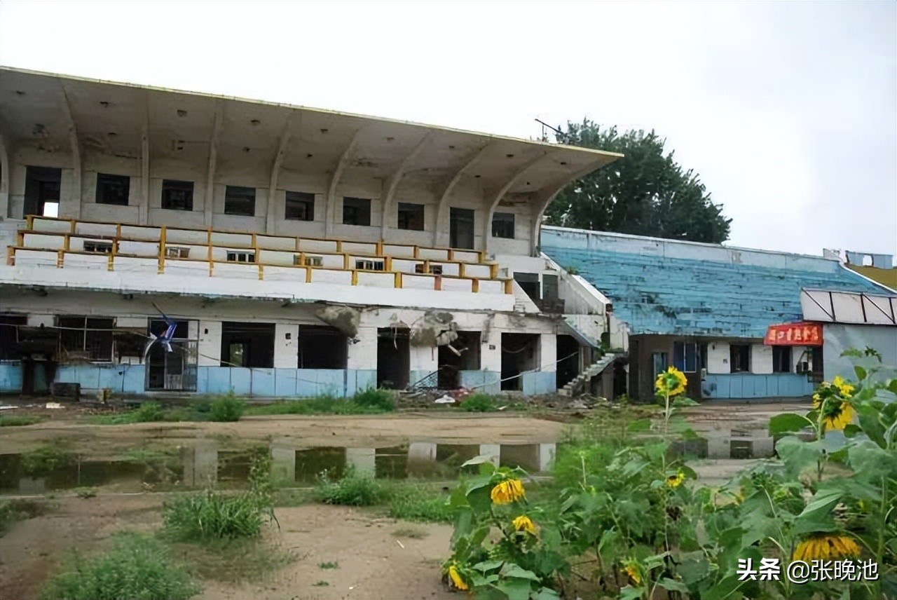 25年前今天大连万达主场移师普兰店，还记得当时盛况+出场球员吗