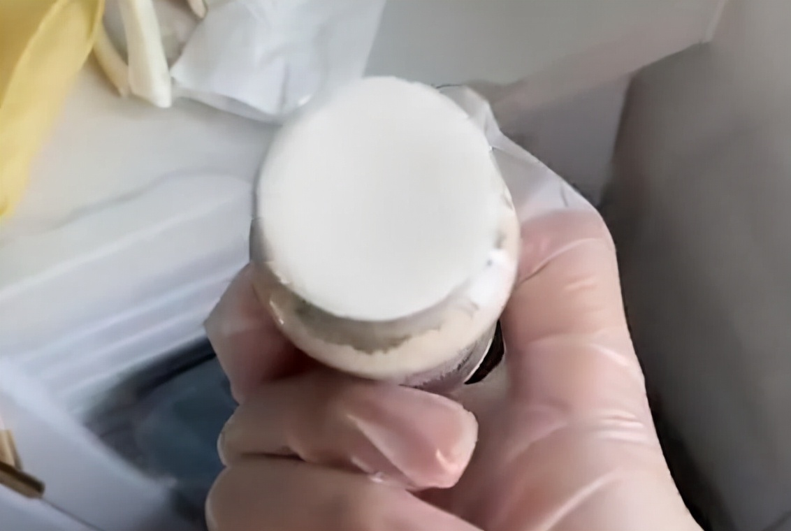 女子吃一年胡椒粉,一女子吃了三年胡椒粉