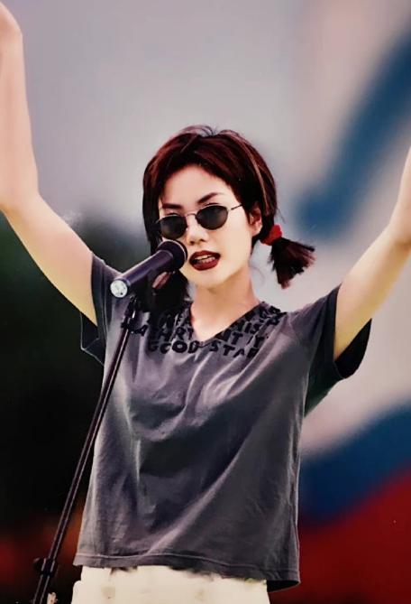 谢霆锋为什么如此喜欢王菲,谢霆锋为何喜欢王菲这么多年