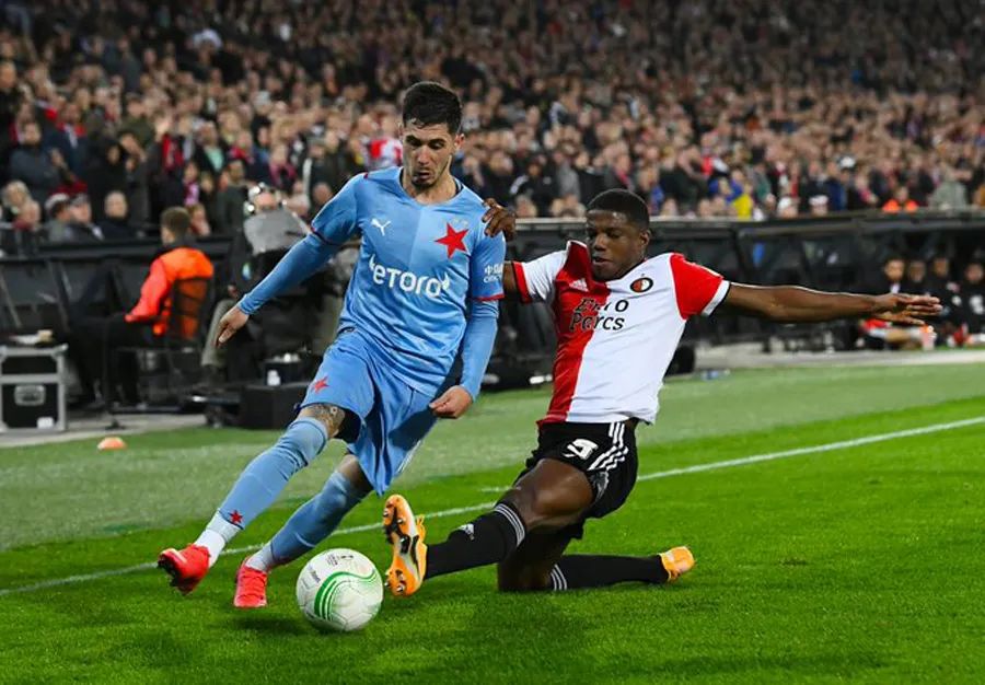 曼联1700万夏窗首签确定，荷甲第二左后卫恐为替补！下一步买中卫