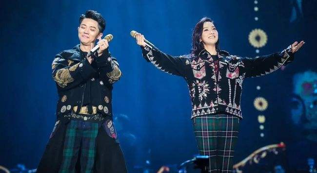 凤凰传奇24年前的约定五五分账,凤凰传奇凭什么五五分账