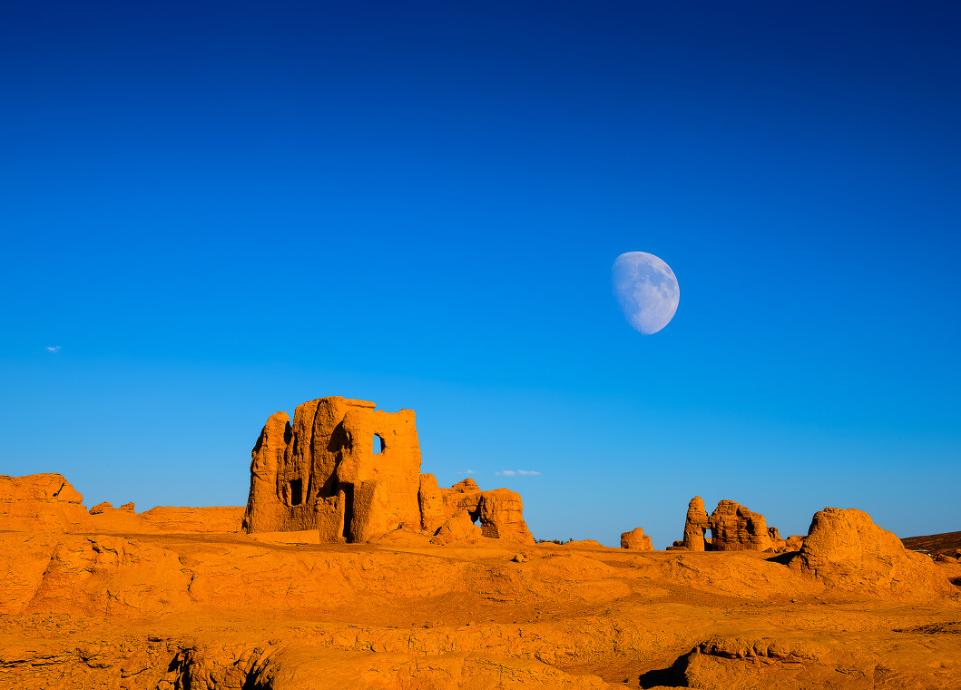 唐朝被誉为七绝圣手的诗人是谁,唐朝最出名的十位诗人的诗