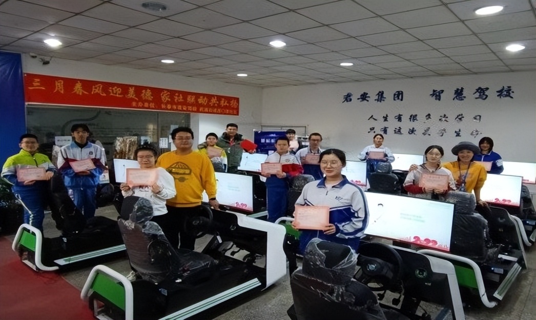 三月春风暖人心雷锋精神永传承,三月春风暖人心雷锋精神代代相传