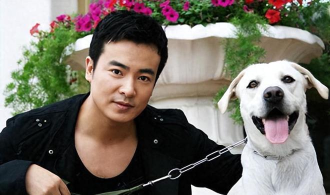 于波介绍自己的四合院,于波现在四合院内景