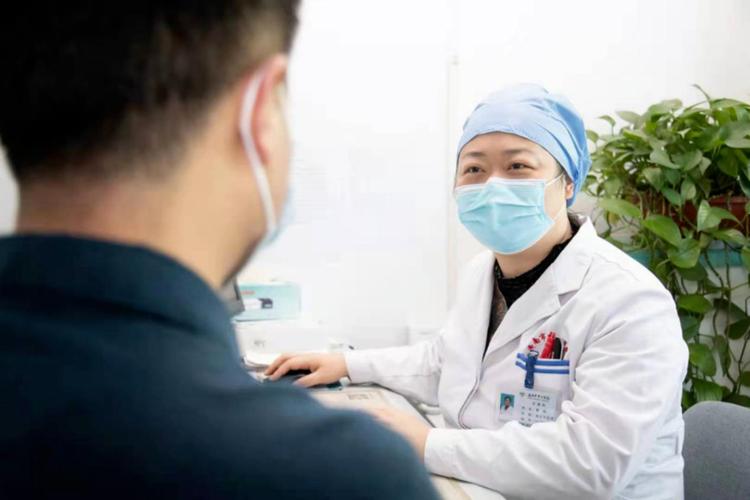 新龙甘消炎膏对痔术后疼痛及水肿的相关效性随机对照临床试验