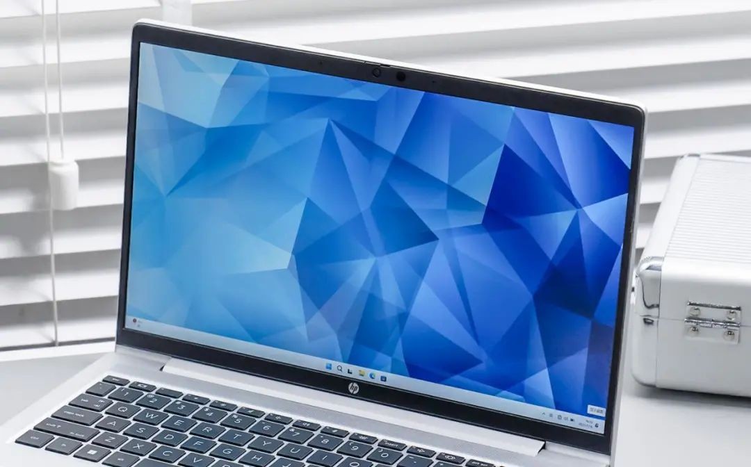 惠普战66和thinkpadt14哪个好,惠普战66和荣耀magicbook14对比