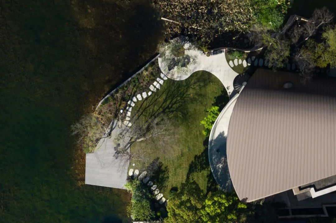 ACE DESIGN｜成都湖岸艺术别墅：逸享自在的湖岸艺术“家”