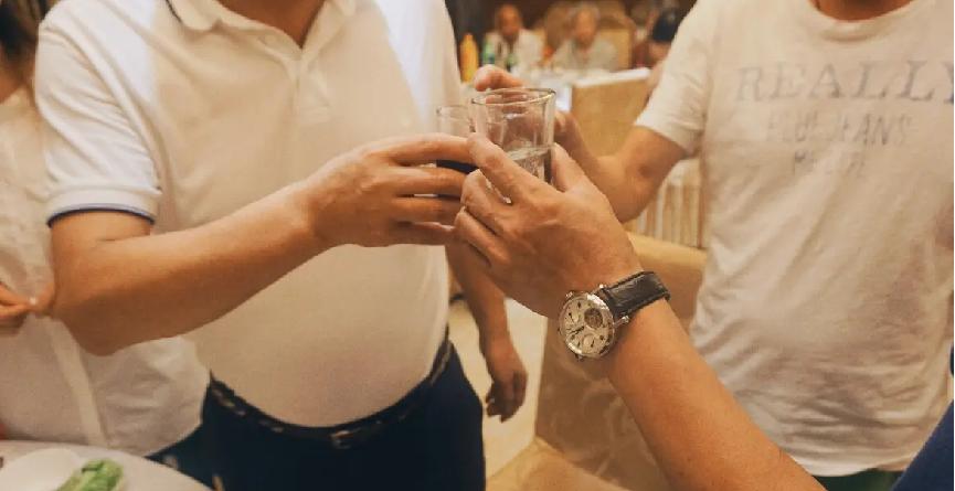 酒桌劝酒怎么回绝,酒桌上遇到劝酒怎么办