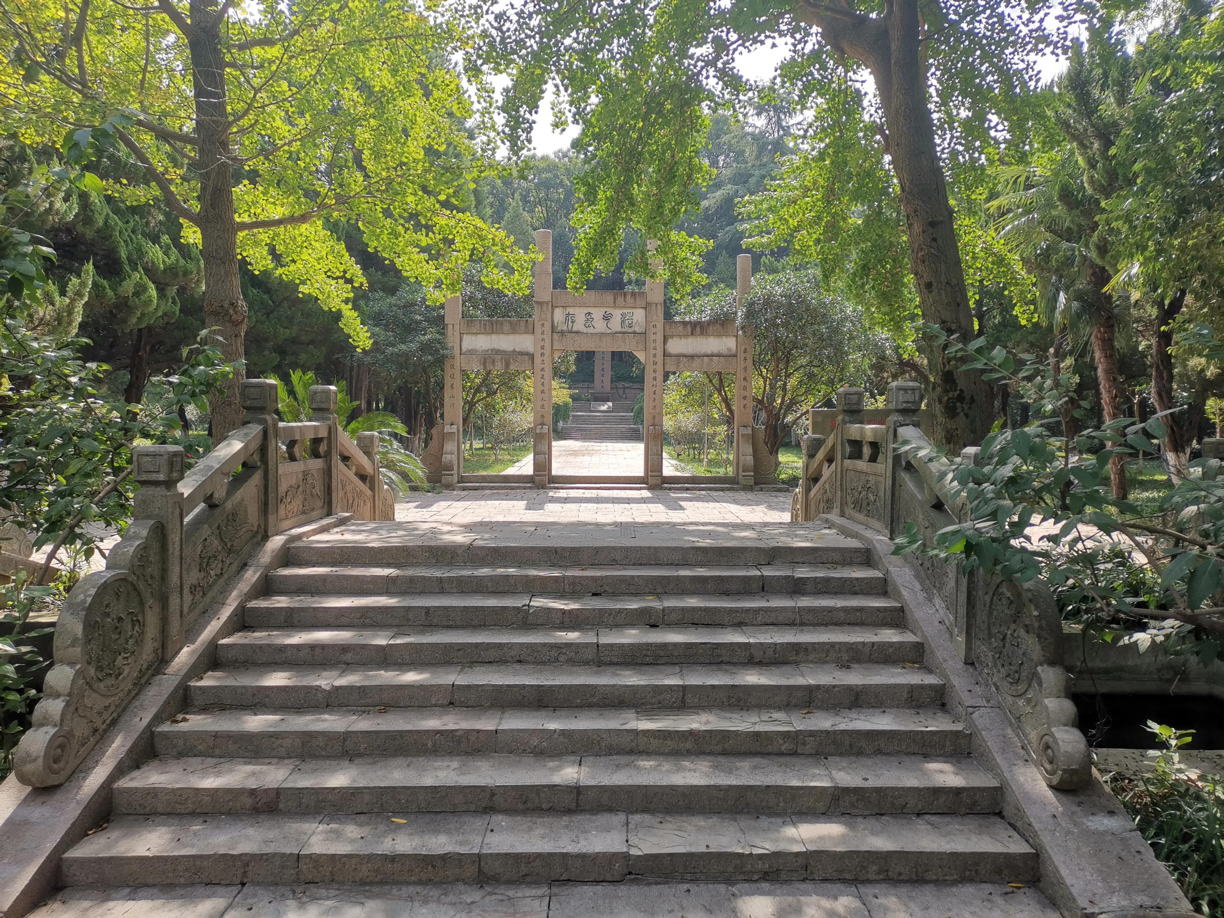 南京出发到镇江一日游跟团多少钱,南京去镇江旅行攻略路线