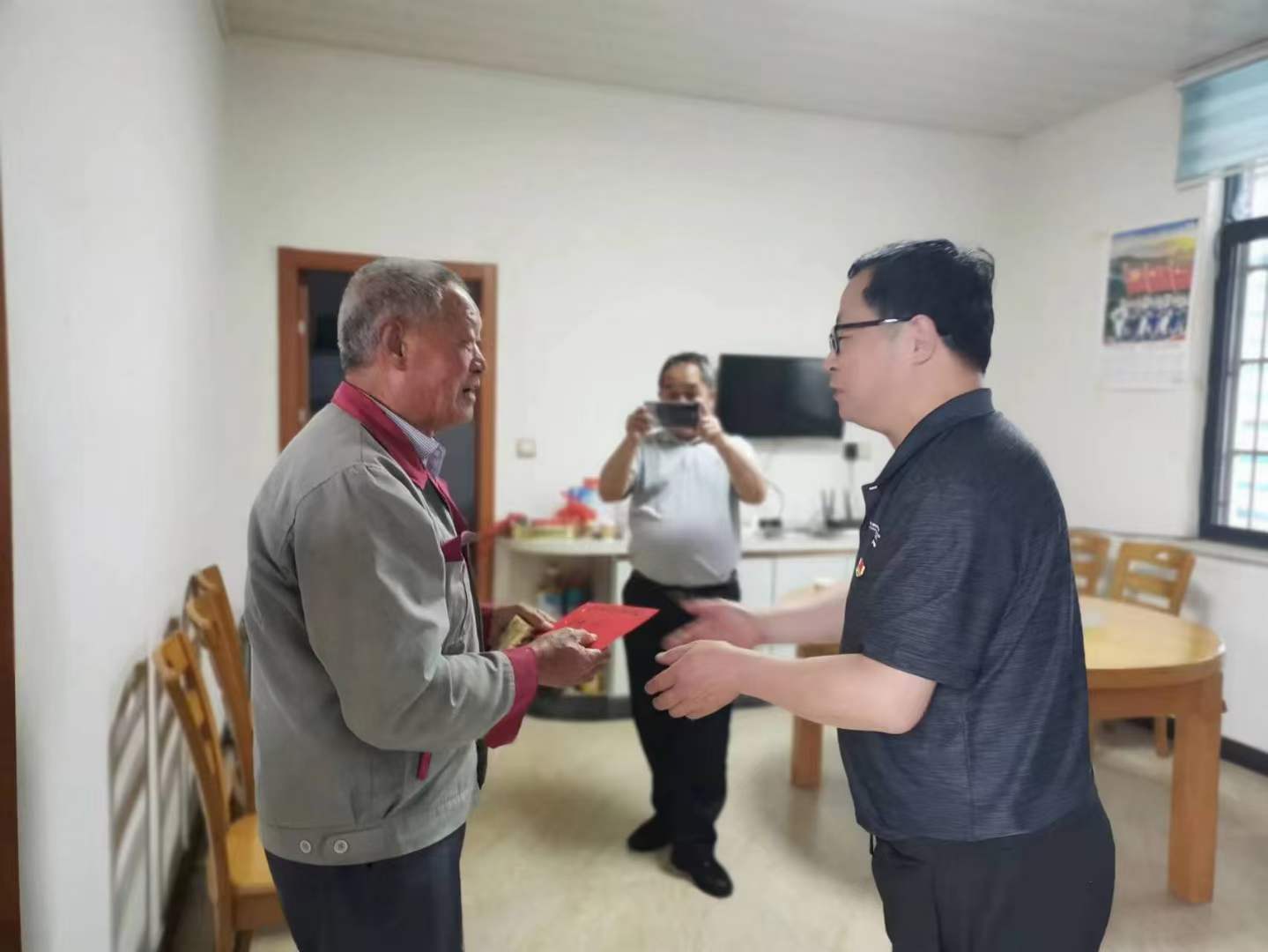 追寻红色足迹来到了英雄城,追寻红色足迹凝聚奋进力量