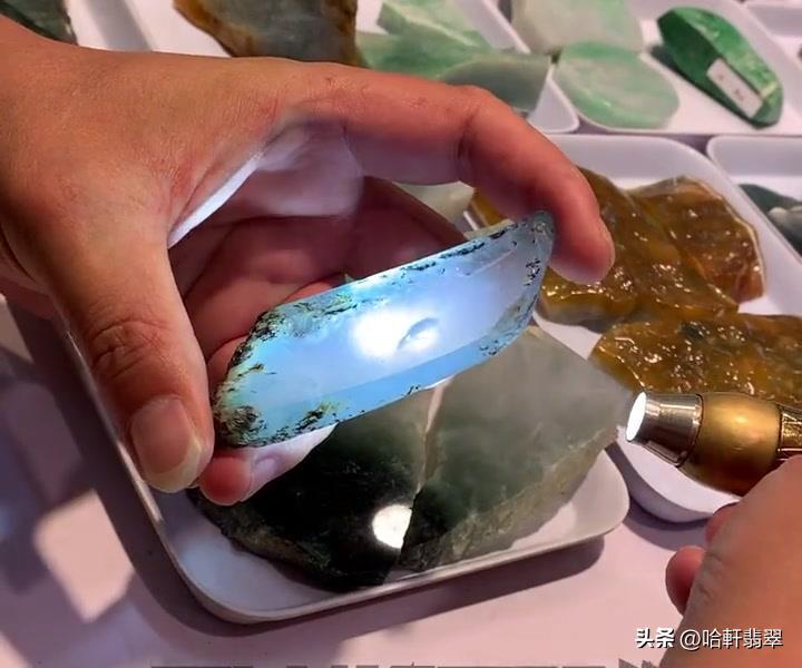 莫西沙翡翠观音成品,莫西沙场口的正装观音