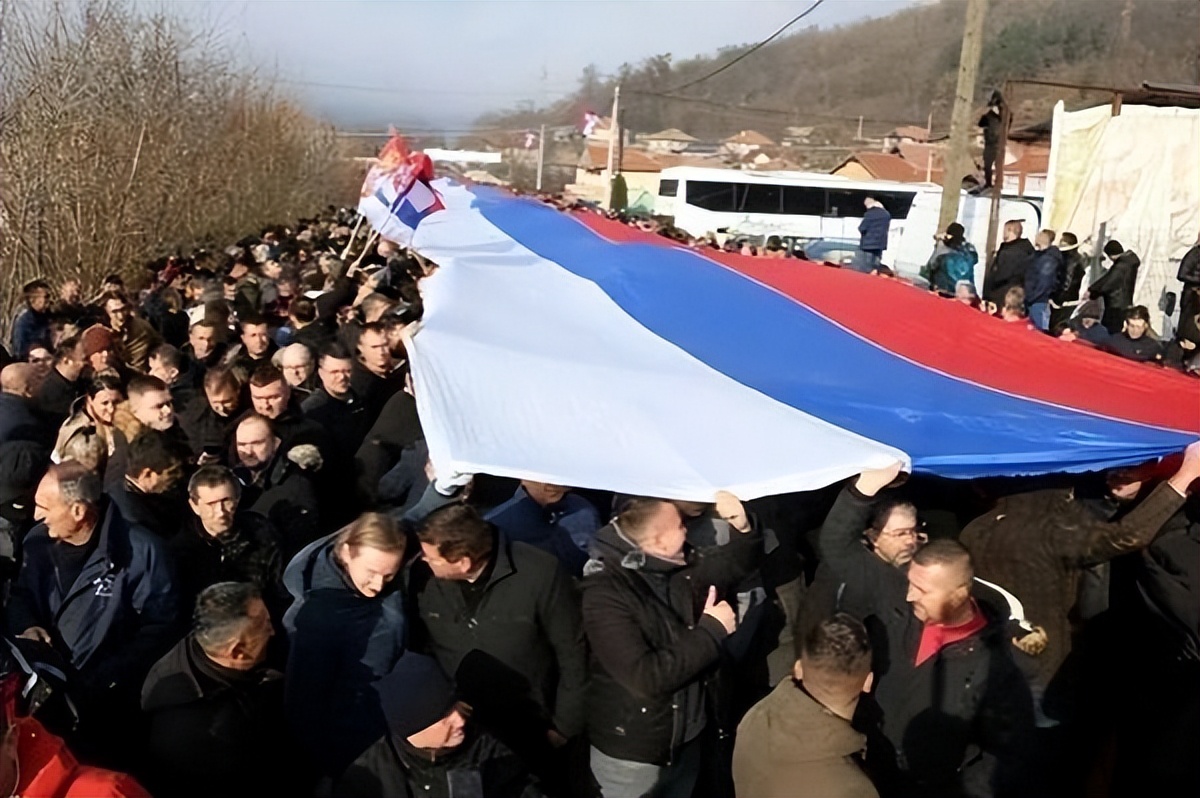 塞尔维亚武契奇面对俄罗斯,塞尔维亚武契奇接近俄罗斯原因