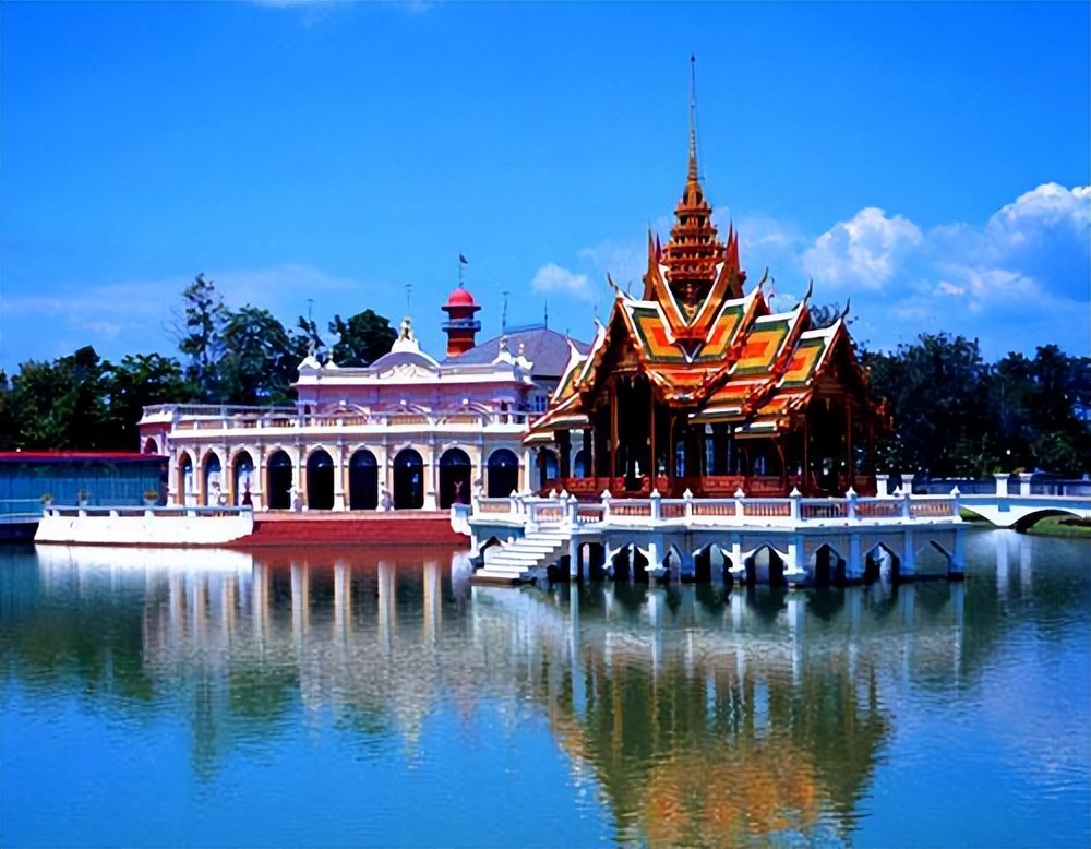 泰国国王普密蓬出行,泰国王室出行