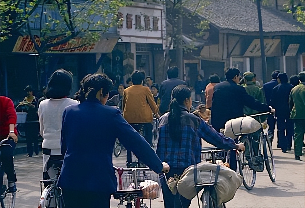 男子出轨染上艾滋,男子出轨染上艾滋病传染一家三口