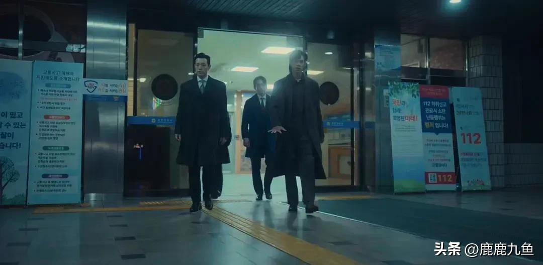 深度解析《黑暗荣耀》河道英不放弃妻子婚内出轨生下的女儿