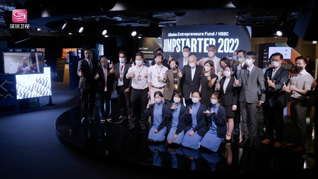 “兰桂坊之父”不喝酒，赛马会CEO属马……今晚21:25《香港，我们的故事》感受东方之珠的魅力