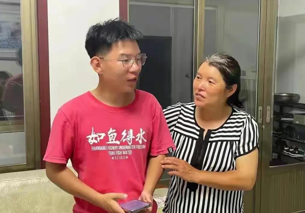 成绩曝光，有点遗憾，但“最美妈妈”很满意直言：要报好志愿！