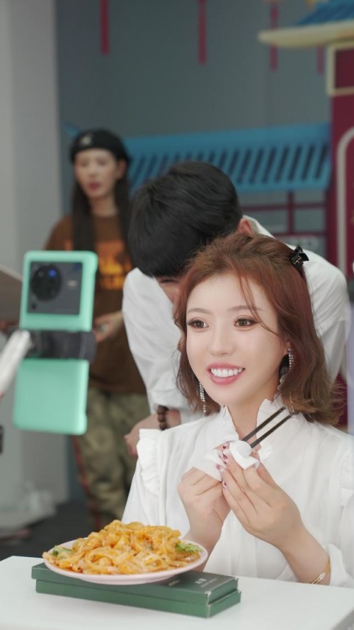 辛巴辛选主播蛋蛋带货超5000万，琼海“便民冷饮夜市一条街”亮了