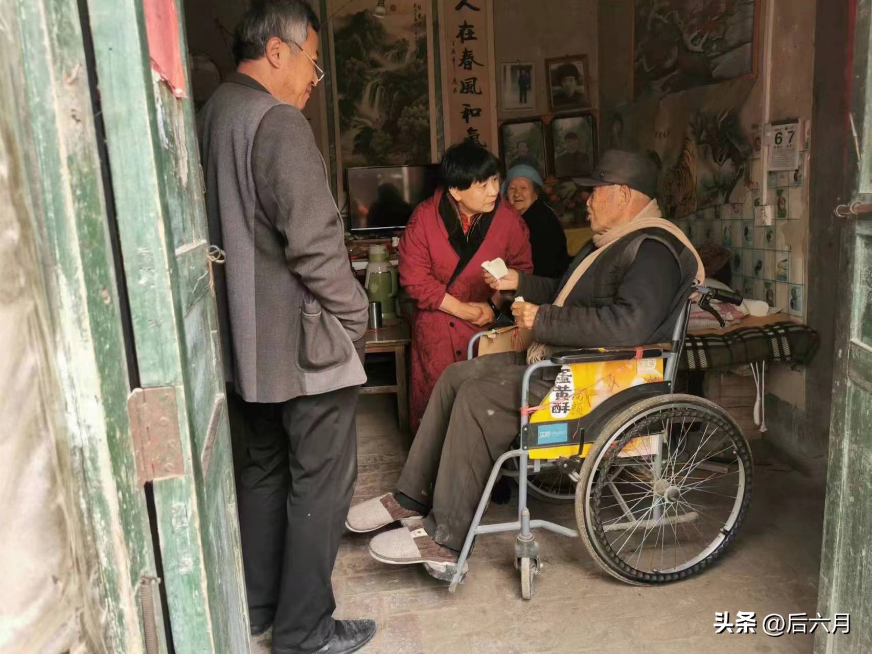 缅怀烈士诗歌朗诵照片,诗歌朗诵革命烈士永垂不朽