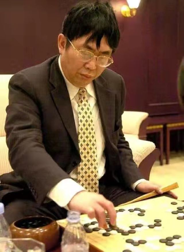 聂卫平被授予“棋圣”称号，*小平邓**说：圣人难当，还是当老百姓好