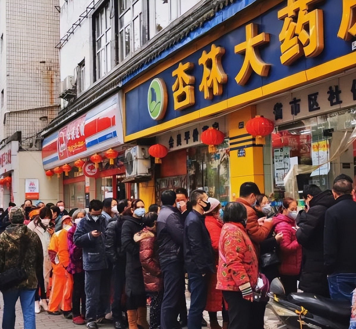 美国XBB井喷竟然带头先对我们限制入境，“海妖”意外带火止泻神药蒙脱石散，港媒暗访发现*私走**药品大猫腻！