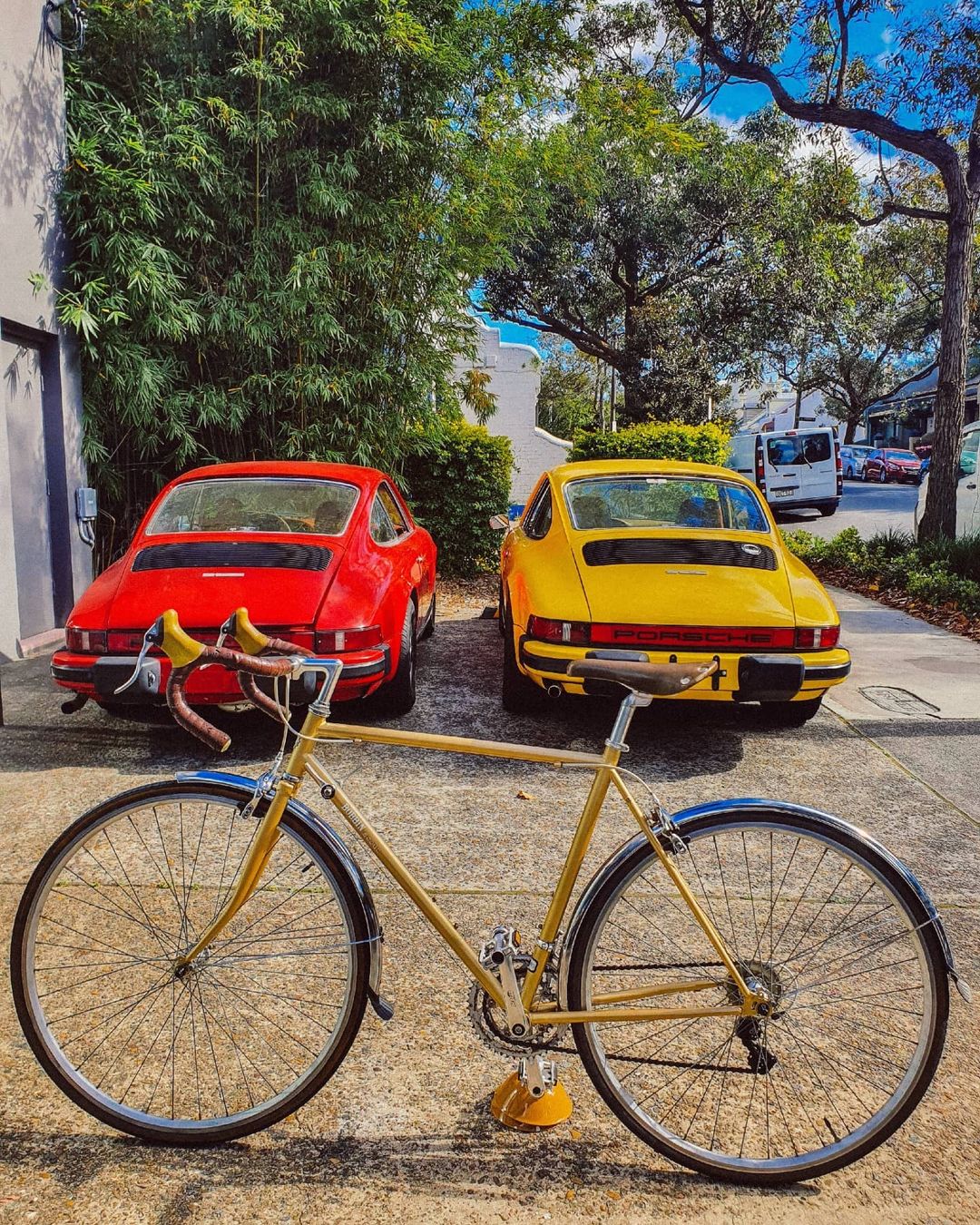 小哥为省钱在悉尼捡垃圾，年赚2万澳币，名包手机电脑随地捡？