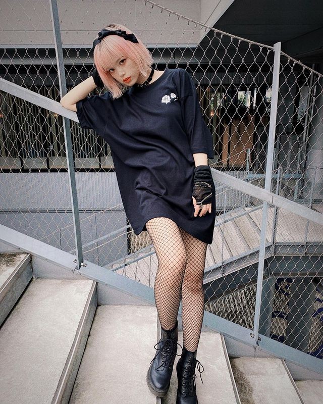 日本性感内衣模特ハナエ搔首弄姿魅惑迷人呢