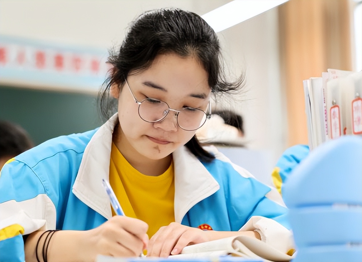 2023年中考分数最新方案,2023中考是降分还是涨分