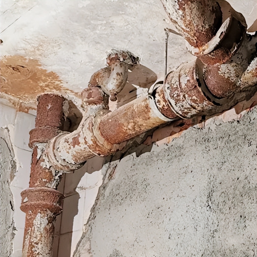 厨房铸铁下水管改造移位,铸铁下水管短了怎么加长