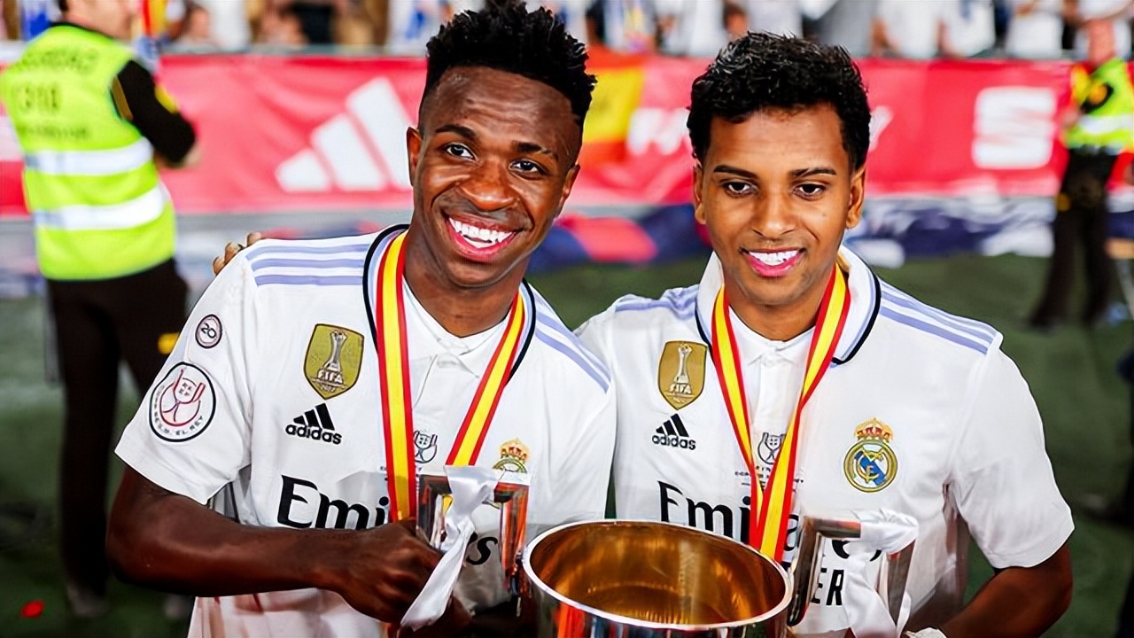 80后的超长待机，00后的异军突起，90后成为了足球场最悲催的一代