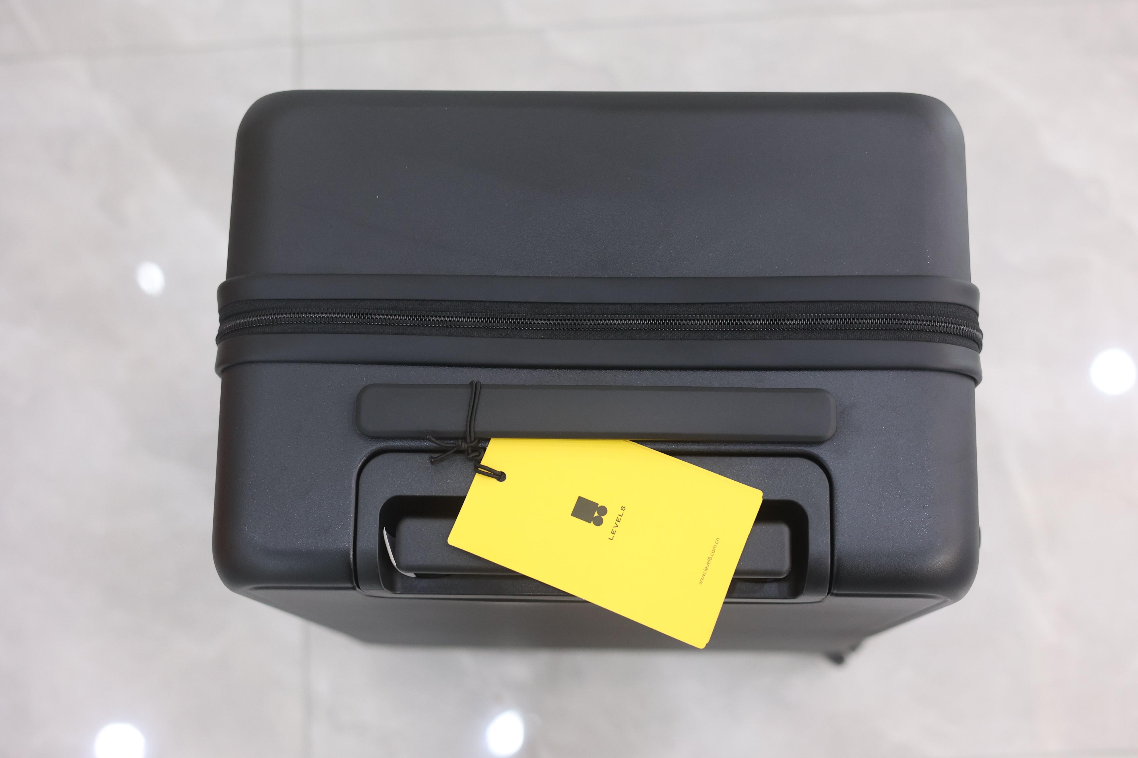 出差旅行的好伙伴，地平线8号拉杆箱方便实用