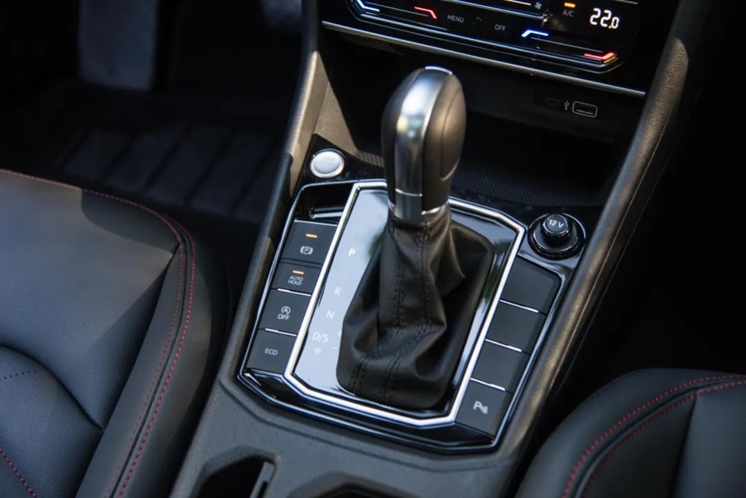 新款朗逸星空版比经典款贵多少,新朗逸星空版经典版你会怎么选