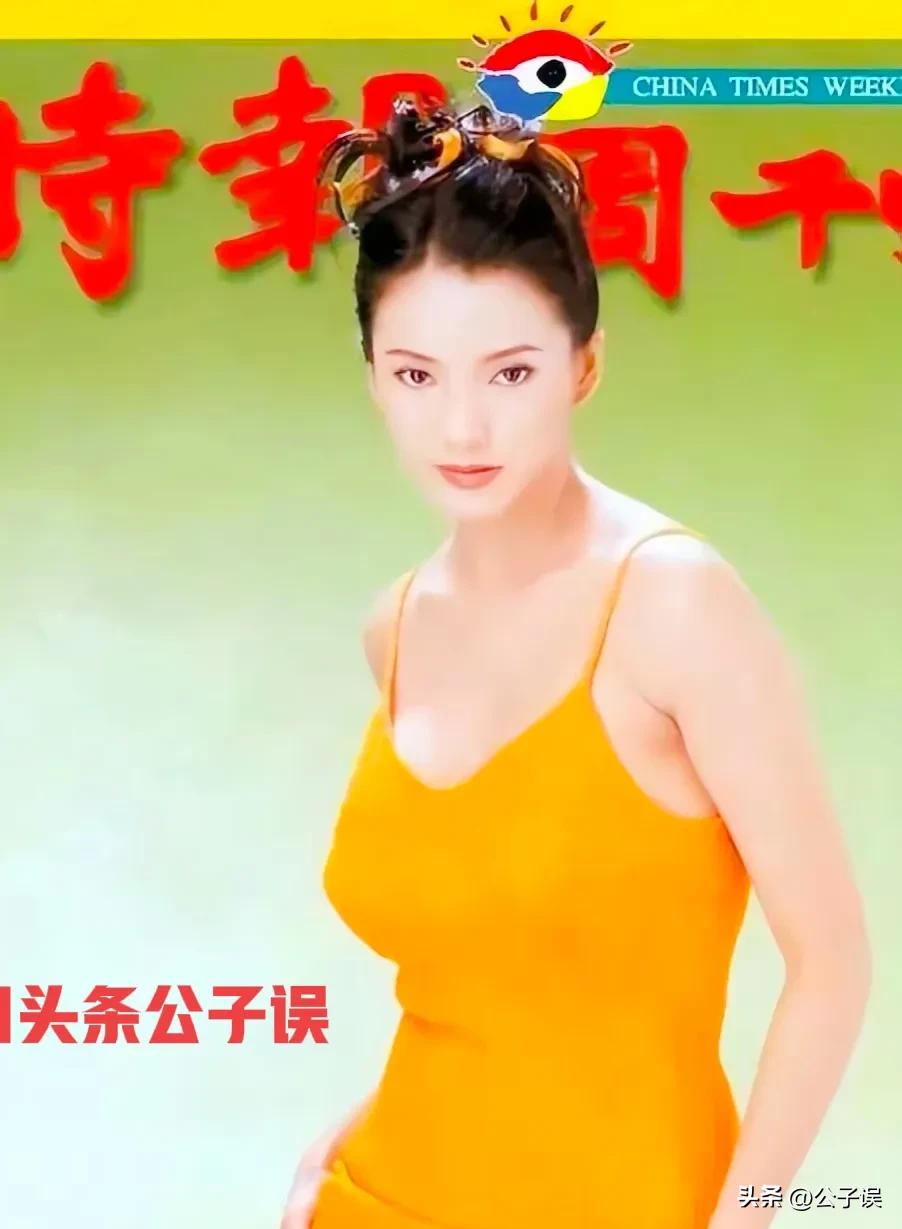 她拒绝登上情色杂志的封面，转身一脱成名，如今专演八路军女战士