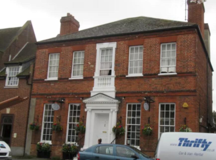 继承岳母上亿遗产法院判决,继承人继承遗产后出国被家人起诉