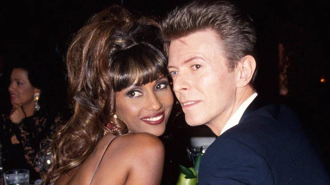 大卫鲍伊时尚风格,大卫鲍伊和妻子伊曼