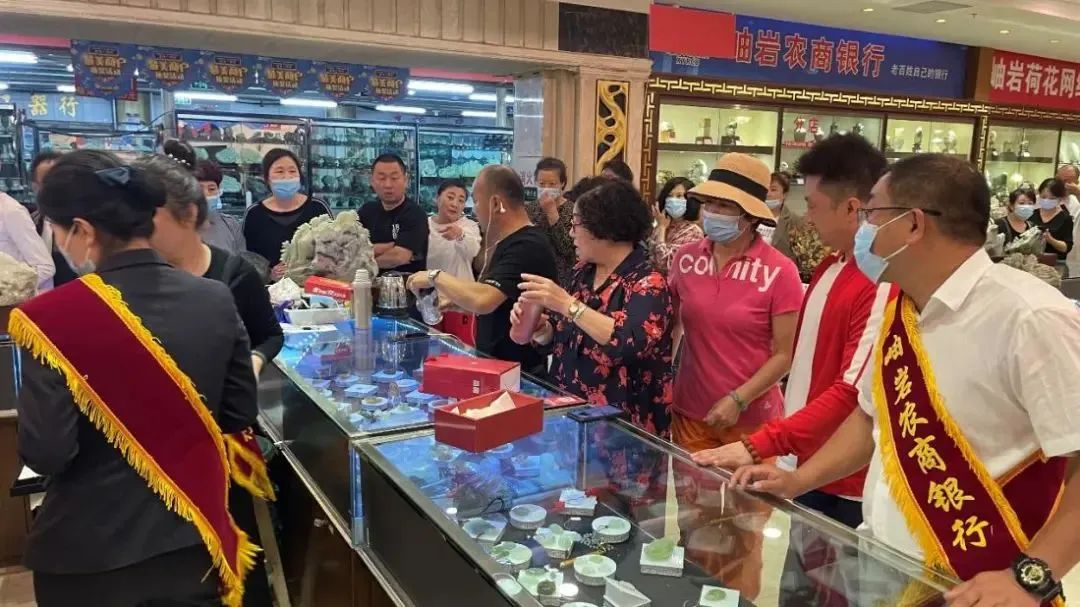 岫岩农商行｜开展“感恩回馈心中有您”金信一码付厅堂营销活动