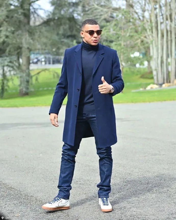 逗妹吐槽：丁丁比利时队长裤袜队副，不怕裤袜再一次“转正”？