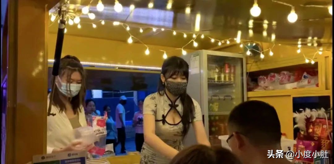 南宁夜市手打柠檬茶的老板娘火了