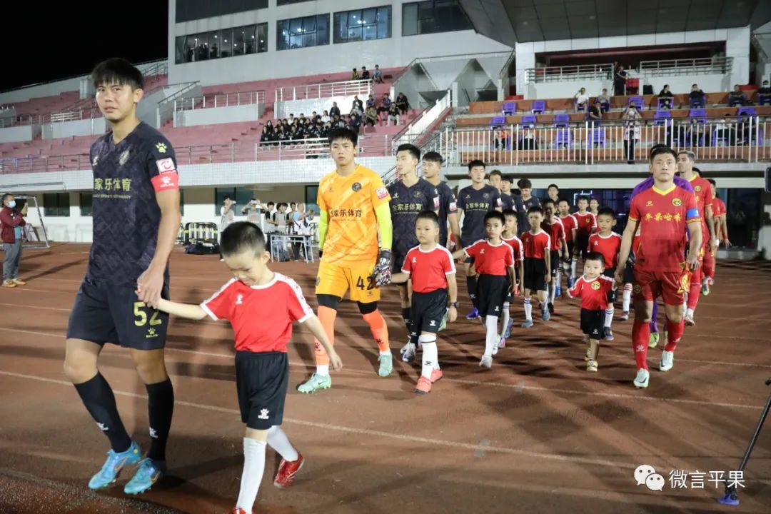 广西平果市职业俱乐部足球友谊赛在平果举行