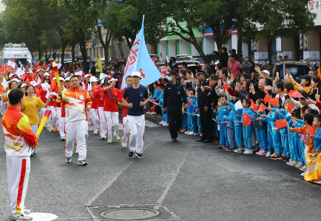 省运会火炬场外传递圆满收官！今天，为浔城骄傲！