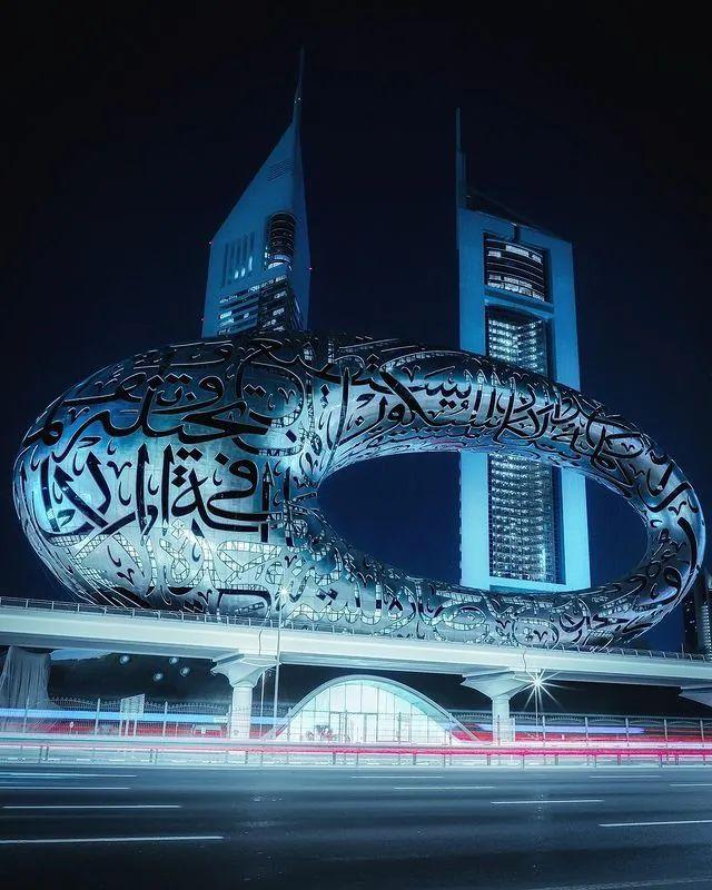 迪拜再添新地标！未来博物馆正式开放，建筑室内无一根柱子