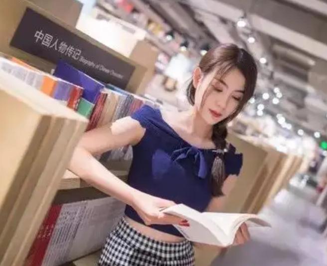 图书馆男生“脚臭”,女大学生想委婉提醒对方,结果得到神回复