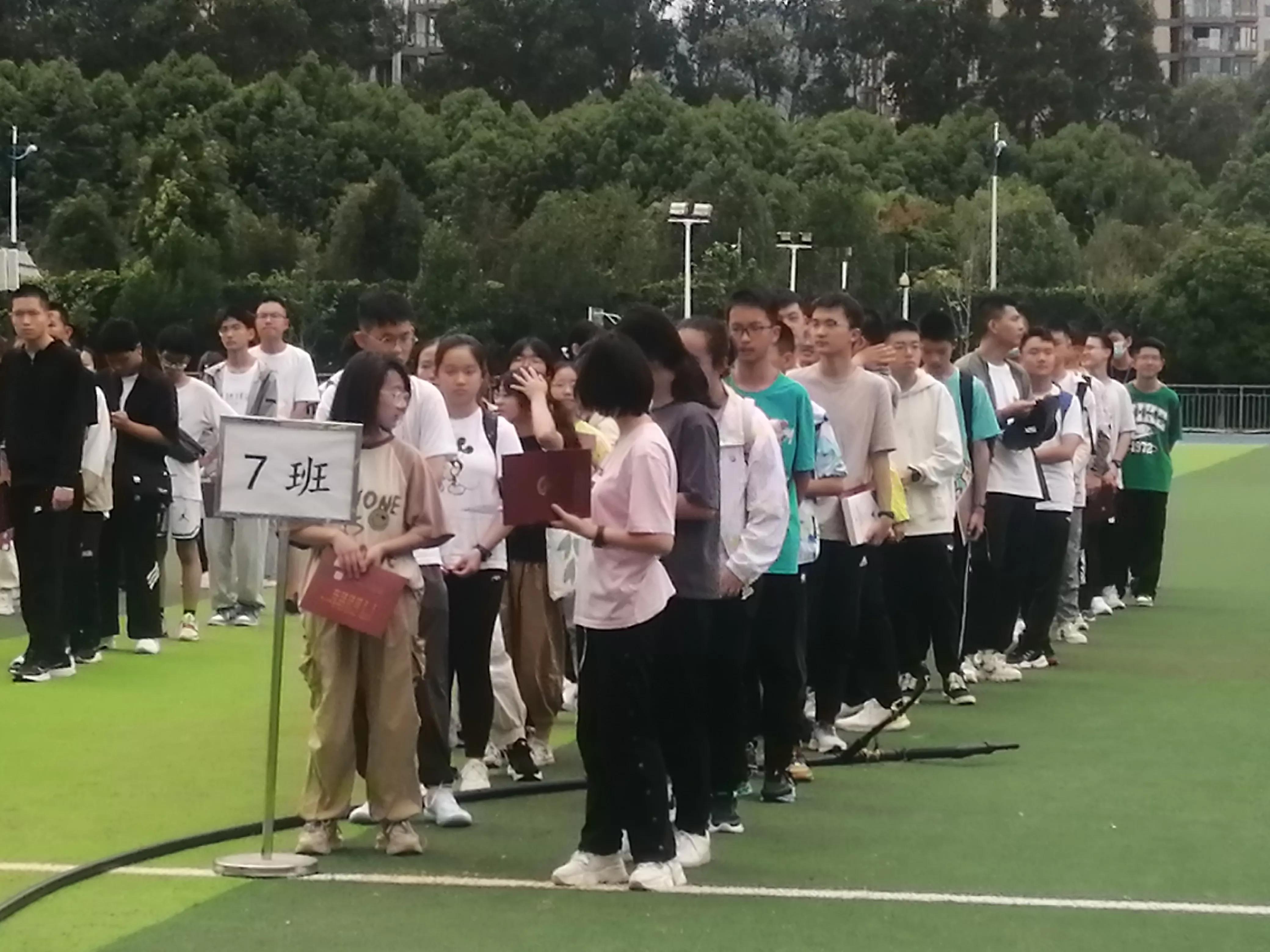 昆十中初一分班情况,昆西中学新生分班名单